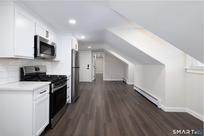 Foto del edificio - 28 Aircraft Rd