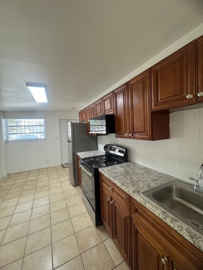Building Photo - 33 E 27th St