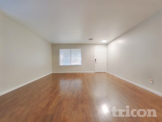 Foto del edificio - 1462 S 220th Ln