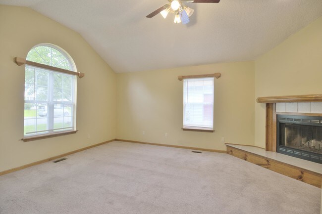 Building Photo - 1023 Meadow View Dr