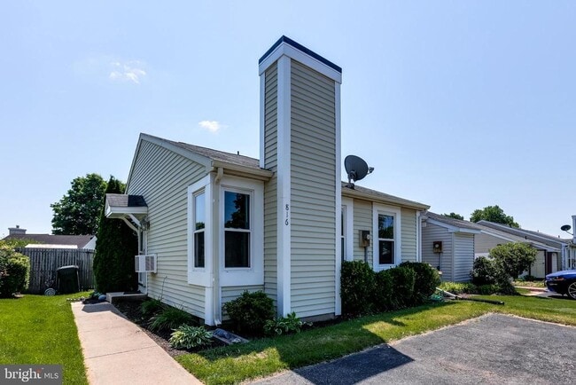 Building Photo - 816 Chadwick Cir