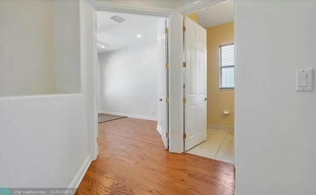 Foto del edificio - 11235 NW 71st Ct