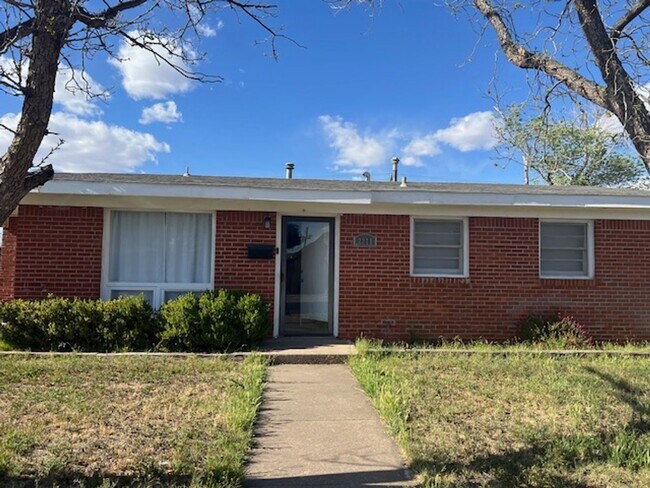 Building Photo - For Lease - 2211 E 11th - Odessa Tx 79761