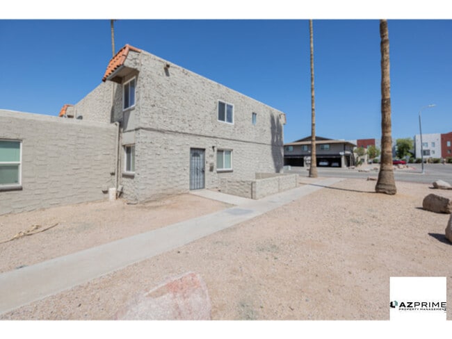 Building Photo - $500 OFF FIRST MONTH'S RENT MOVE IN SPECIA...