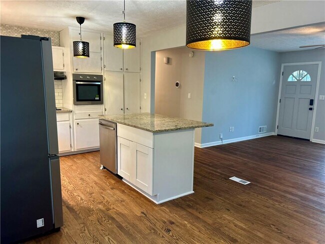 Foto del edificio - 667 Tara Cir SE