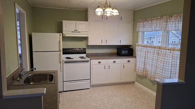 Building Photo - 401 Monroe St