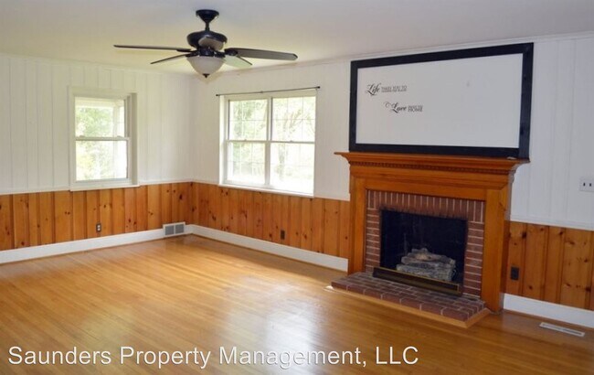 Building Photo - 3 br, 1 bath House - 4011 Rolling Hill Dr