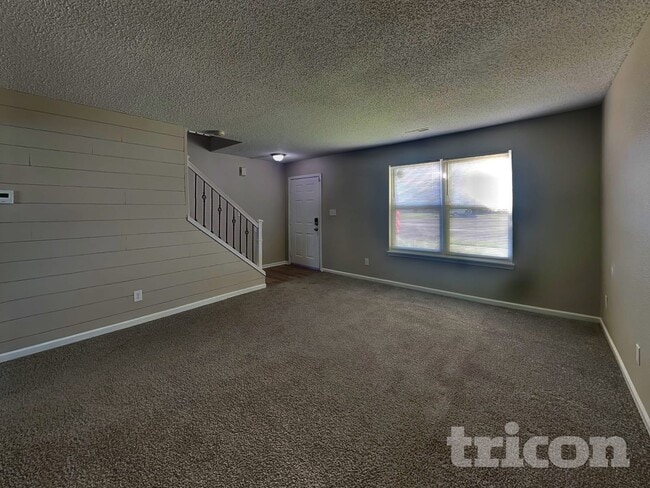 Building Photo - 1582 Tulip Ct