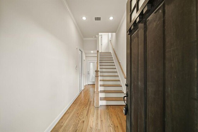 Foto del edificio - 1034 W 26th St