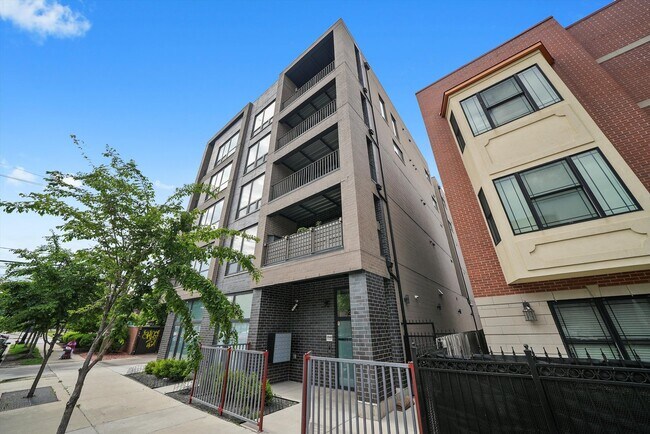 Building Photo - 2342 W Adams St