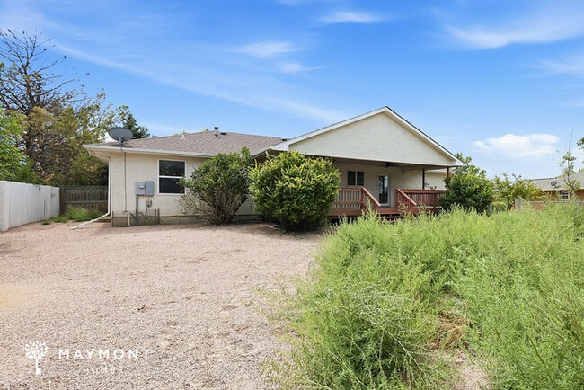 Building Photo - 421 W Littler Dr