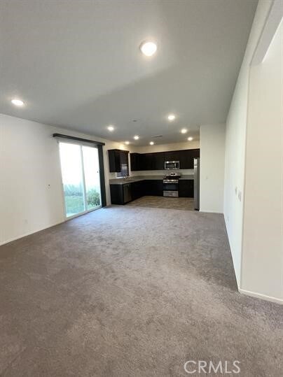 Foto del edificio - 896 Tierra Dr