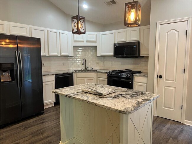 Building Photo - 324 White Oak Way