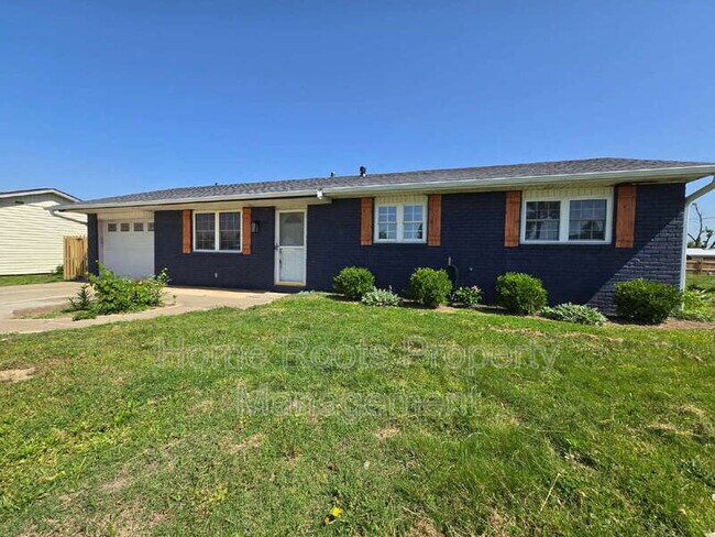 Building Photo - 1309 W Beech Dr