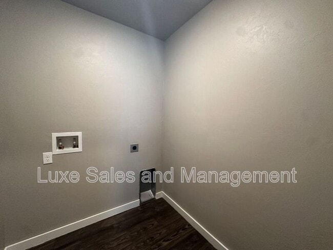 Building Photo - 799 SW 13th St