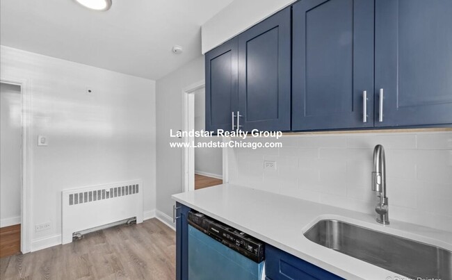 Building Photo - 2717 W Berwyn Ave