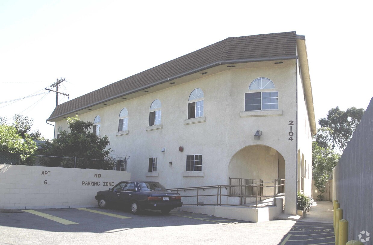 Primary Photo - 2104 Mozart St