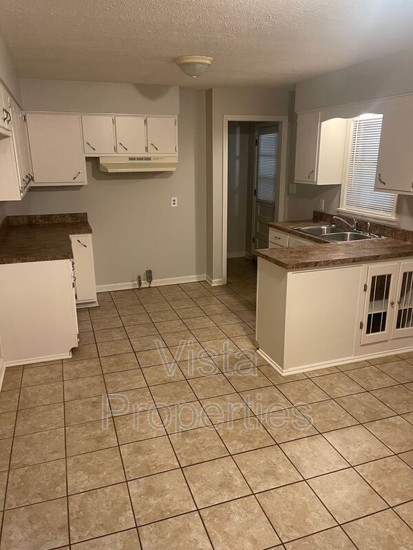 Building Photo - 6310 Green Manor Dr