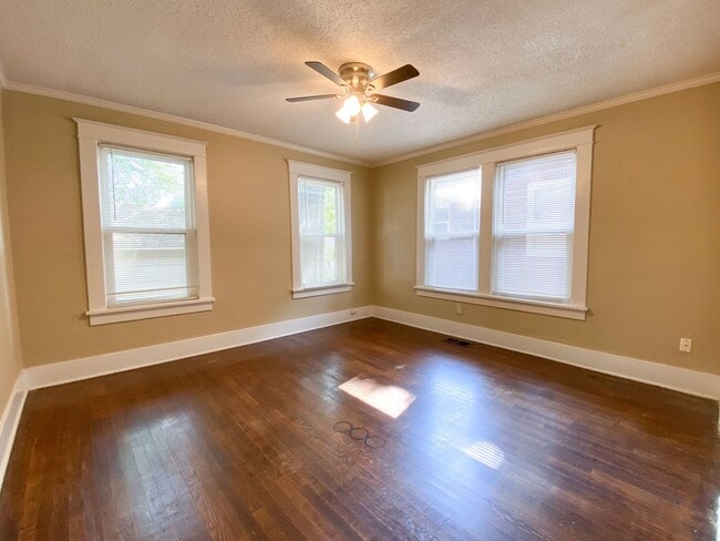 Foto del edificio - 2 bedroom, 1 bath near Jackson and Maury /...
