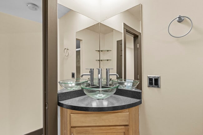 Sink - Crescent at Shadeland Apartments