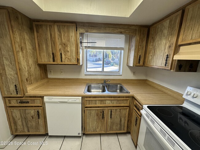 Building Photo - 1136 Steven Patrick Ave