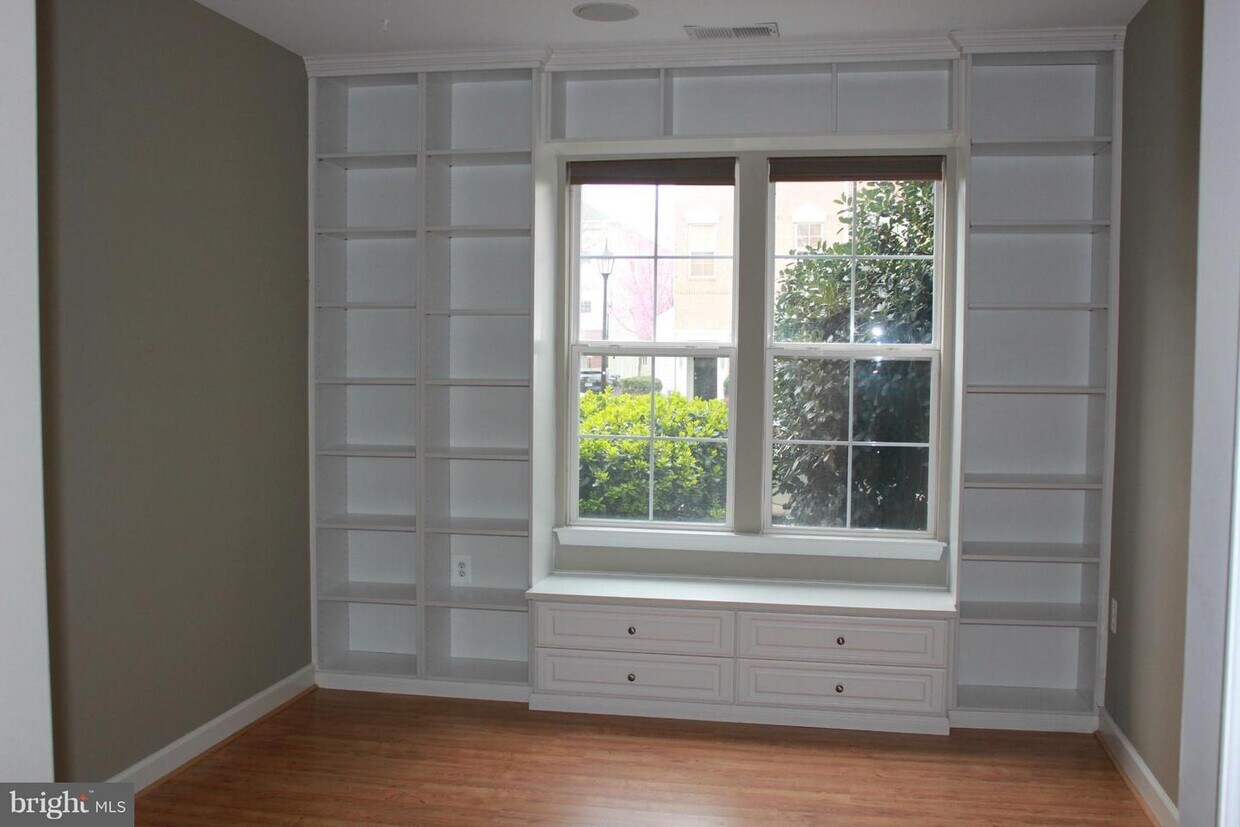 Building Photo - 42470 Hollyhock Terrace