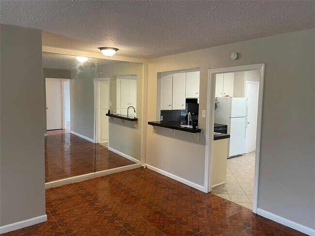 Foto del edificio - 11605 Chimney Rock Rd