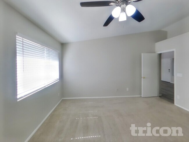Foto del edificio - 4432 N 86th Dr