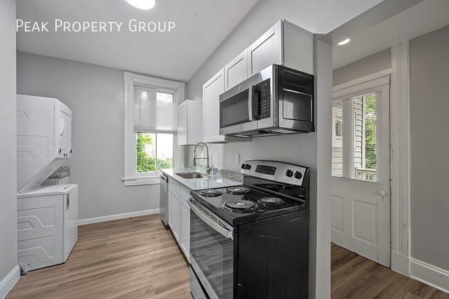Building Photo - Renovated 2 bedroom in the heart of East W...