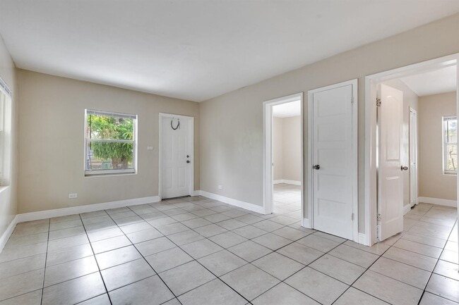 Foto del edificio - 729 NW 17th Ave