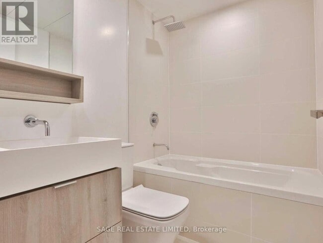 Building Photo - 5 Soudan Ave