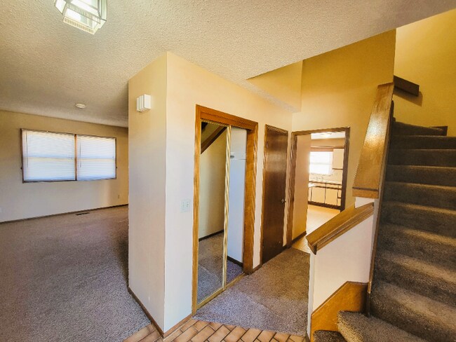 Foto del edificio - 2348 S Capri St