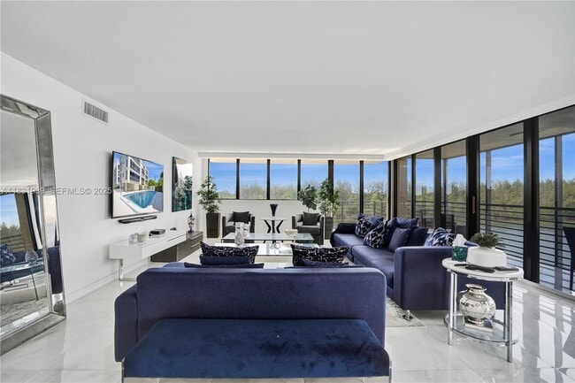 Building Photo - 900 NE Spanish River Blvd