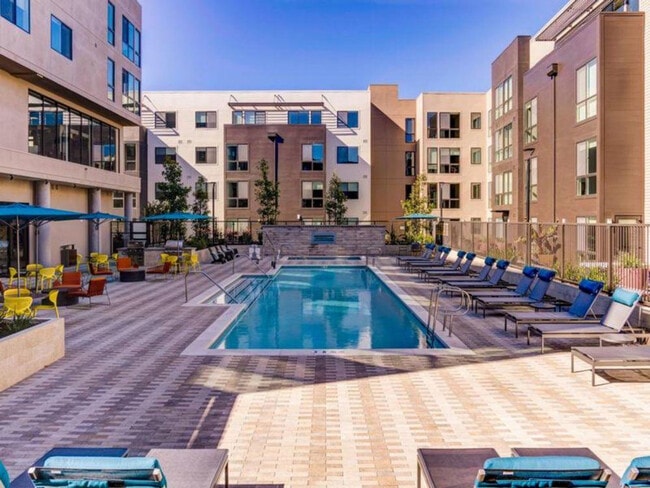 Foto del edificio - 2241 Latham St