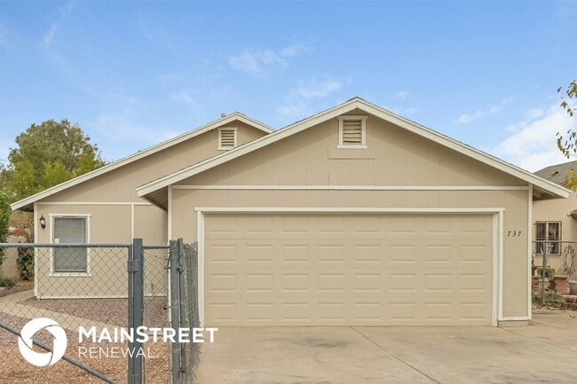Building Photo - 737 E Oregon St