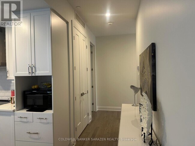 Building Photo - 100 Cortile Private