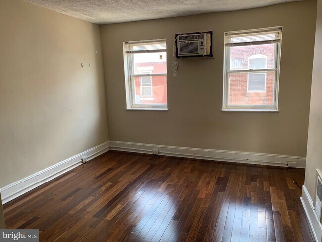 Building Photo - 2234 S Darien St