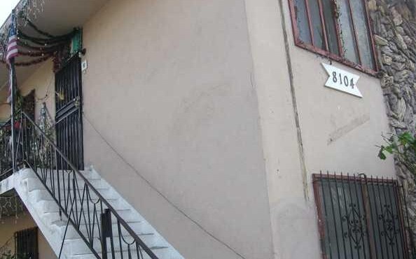 Foto principal - 8102-8104 Compton Ave