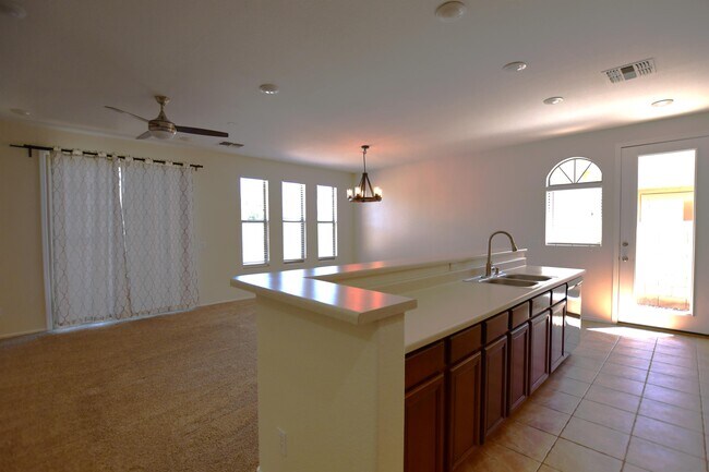 Foto del edificio - 5310 E Harmony Ave
