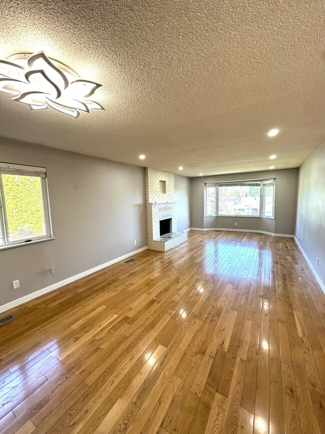 Photo du bâtiment - 4 bedroom in Prince George BC V2N 5J8