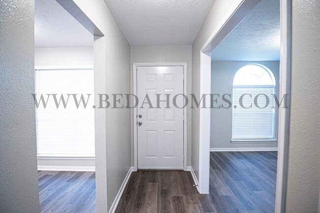 Foto del edificio - 5365 Tallowwood Terrace