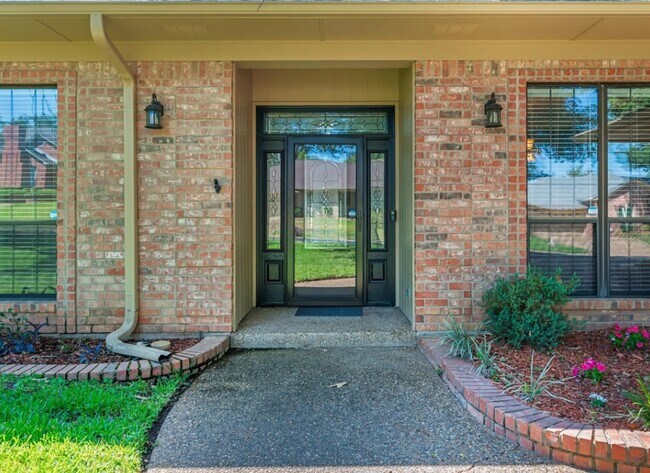 Foto del edificio - 714 Cedar Creek Dr