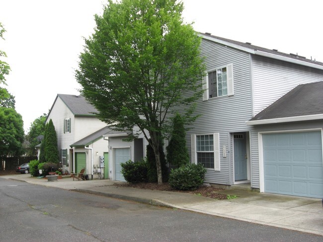 Building Photo - 4600 SE Ina Ave