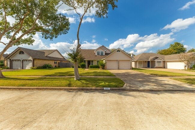 Building Photo - 3118 Kempwood Dr