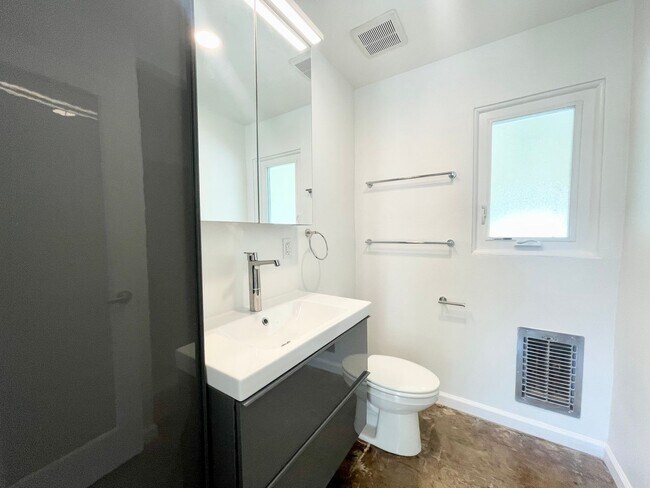 Foto del edificio - AVAILABLE NOW! Studio Apartment in Palm Sp...
