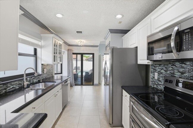 Photo - 21583 Villa Nova Dr House