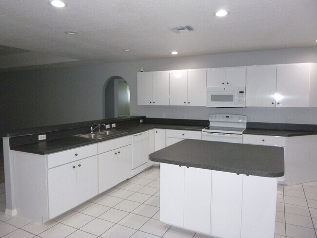 Photo - Very Nice Large 4/3/2 Home in Paar Estates