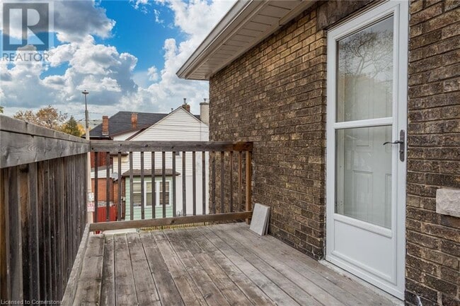 Building Photo - 218 Balsam Ave S