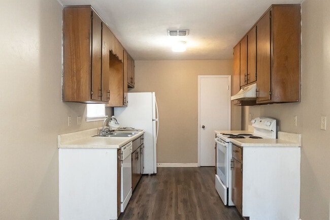 Building Photo - 709 Pointe Ct