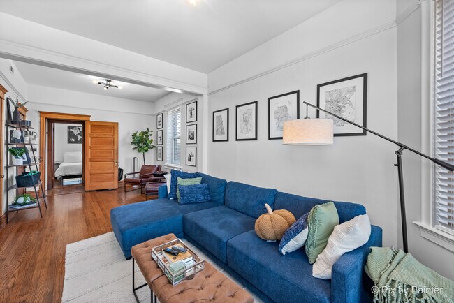 Foto del edificio - 2647 W Logan Blvd